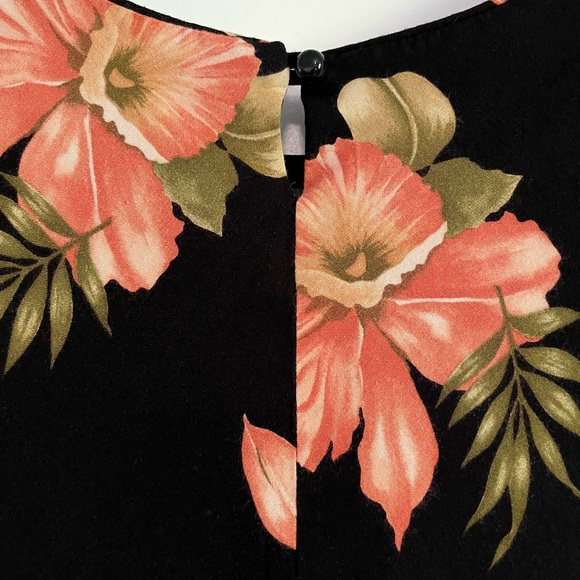 SOLD Vintage Black Floral Short Sleeve Dress - Picture 11 of 13